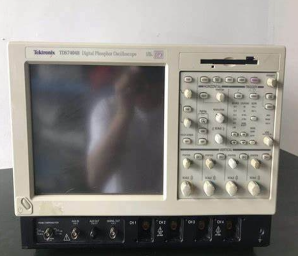 Tekronix TDS7404B ��(sh��)�֟ɹ�ʾ����/Tektronix�s�ԈD