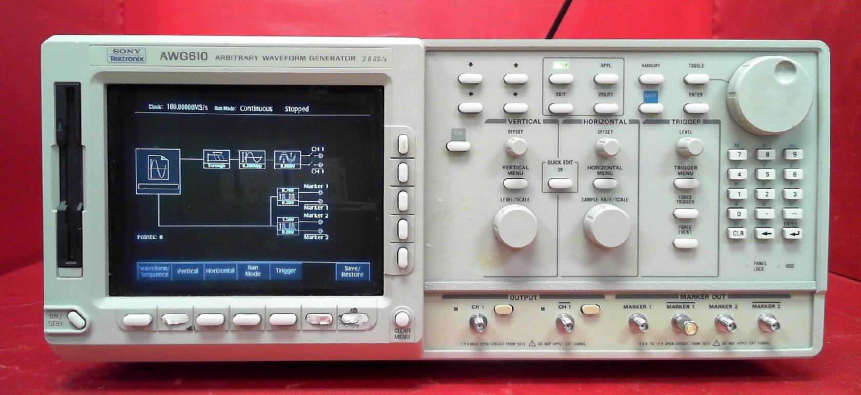 ̩�� AWG610 ���Ⲩ�ΰl(f��)����/Tektronix�s�ԈD