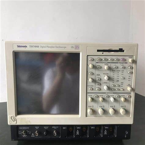̩�� TDS7404B ��(sh��)�ֲɘ�ʾ����/Tektronix�s�ԈD
