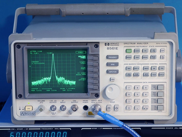 ���� 8561E �l�V�����x/HP�s�ԈD