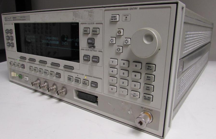 ����|���݂� 83620A ��̖�l(f��)����/Agilent�s�ԈD