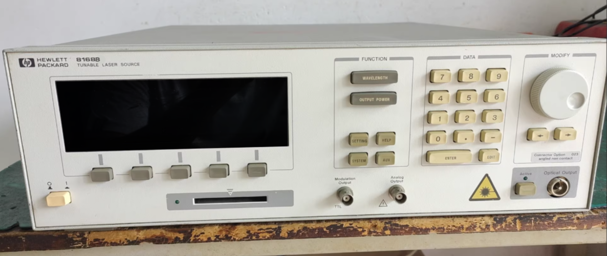 �N��,���U|HP 8168B ���{(di��o)�C����Դ/HP�s�ԈD