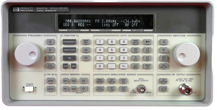 HP 8647A �ϳ���̖�l(f��)����/HP�s�ԈD