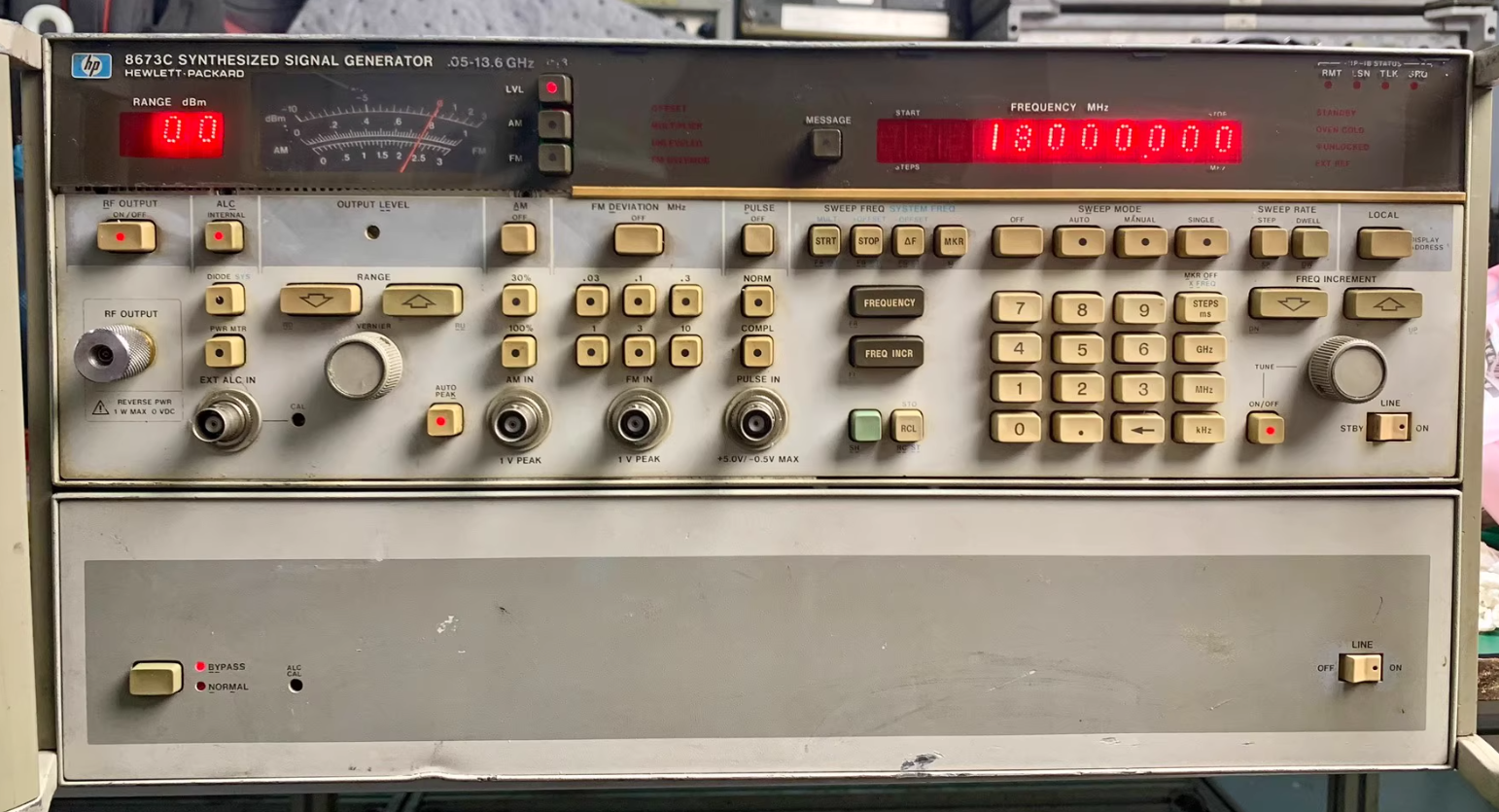 �N�ۡ����U|Agilent 8673C �ϳ���̖�l(f��)����/Agilent�s�ԈD