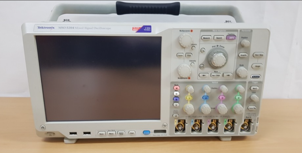 �N�ۡ����U|̩��	MSO5204	�����̖ʾ����/Tektronix�s�ԈD