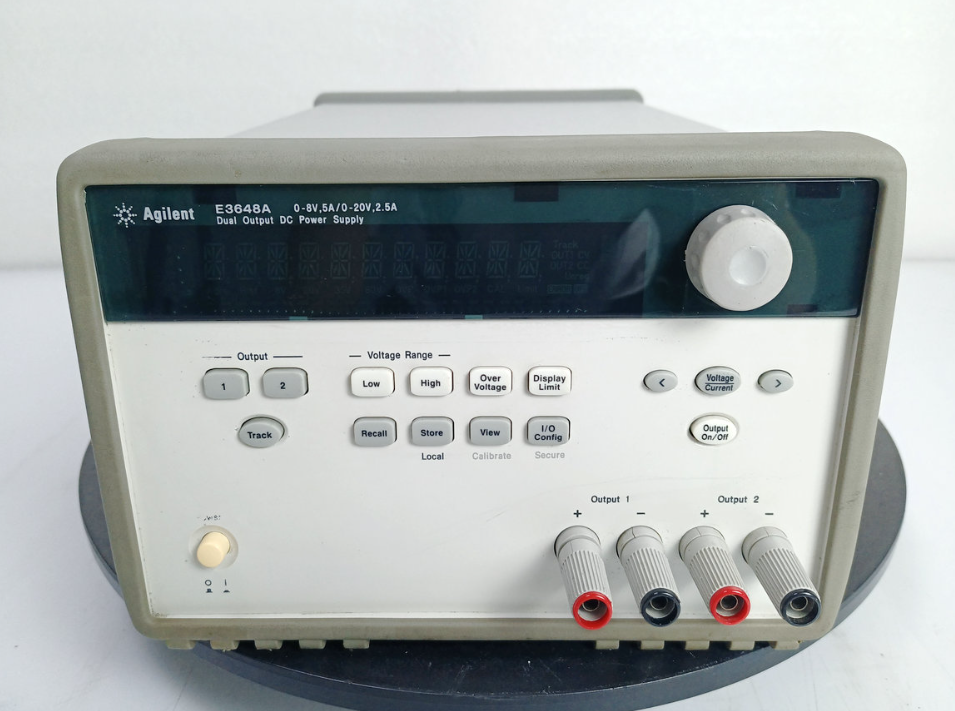 �N��|Agilent E3648A �pݔ���Դ /Agilent�s�ԈD