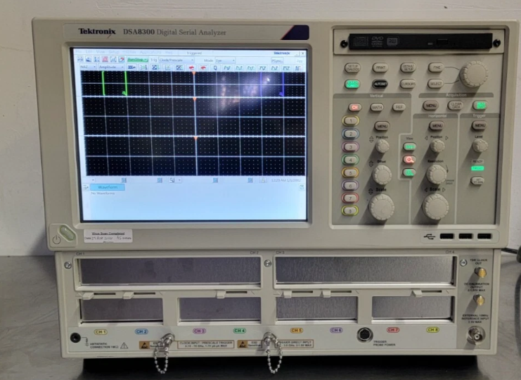 Tektronix DSA8300+80C07B �ɘ�ʾ����+ģ�K    /Tektronix�s�ԈD
