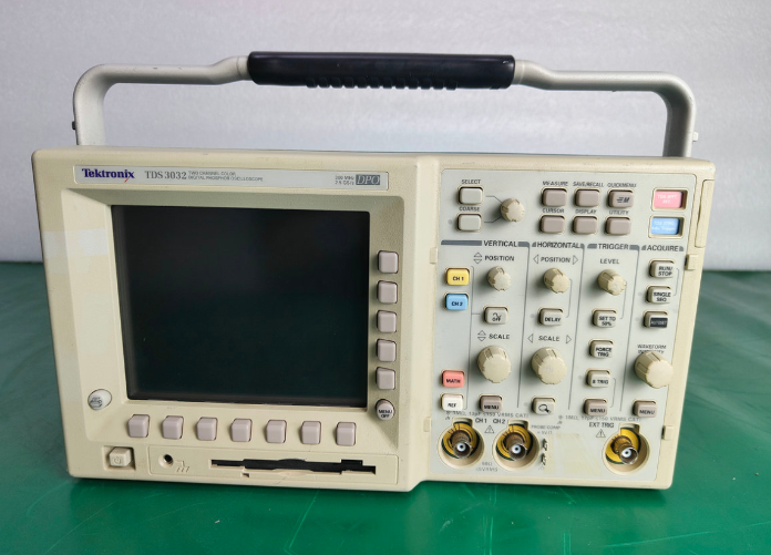�N�ۡ����U|Tektronix TDS3032 ʾ���� /Tektronix�s�ԈD