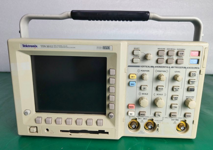 �S��|Tektronix TDS3032 ��(sh��)�֟ɹ�ʾ����/Tektronix�s�ԈD