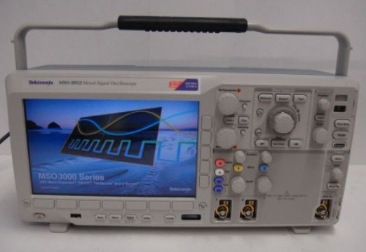 ̩�� MSO3052 �����̖ʾ����/Tektronix�s�ԈD