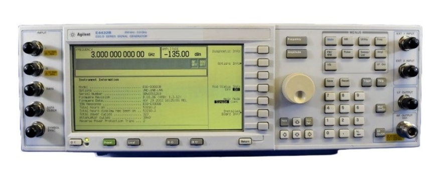 ����|���݂� E4432B ���l��̖�l(f��)����/Agilent�s�ԈD