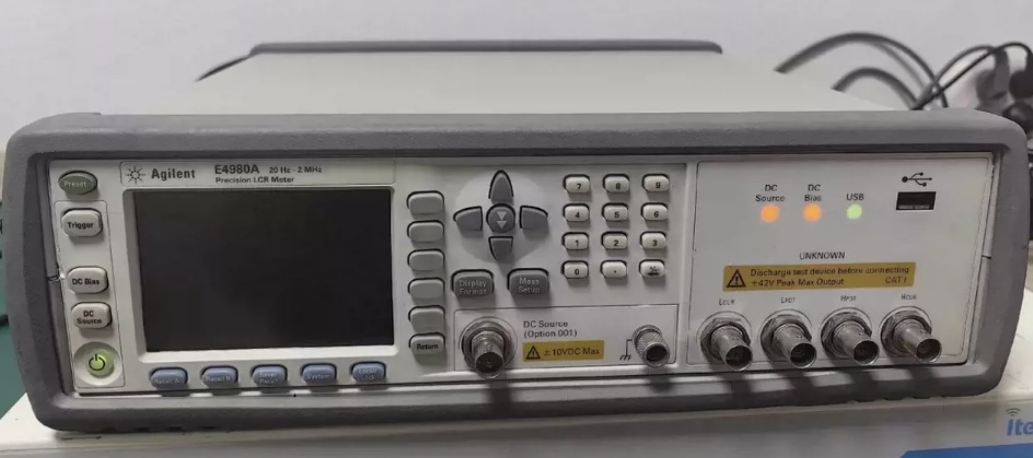 ���݂� E4980A ������LCR��/Keysight�s�ԈD