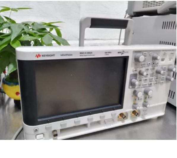 ���݂� DSO81304B ʾ����/Agilent�s�ԈD