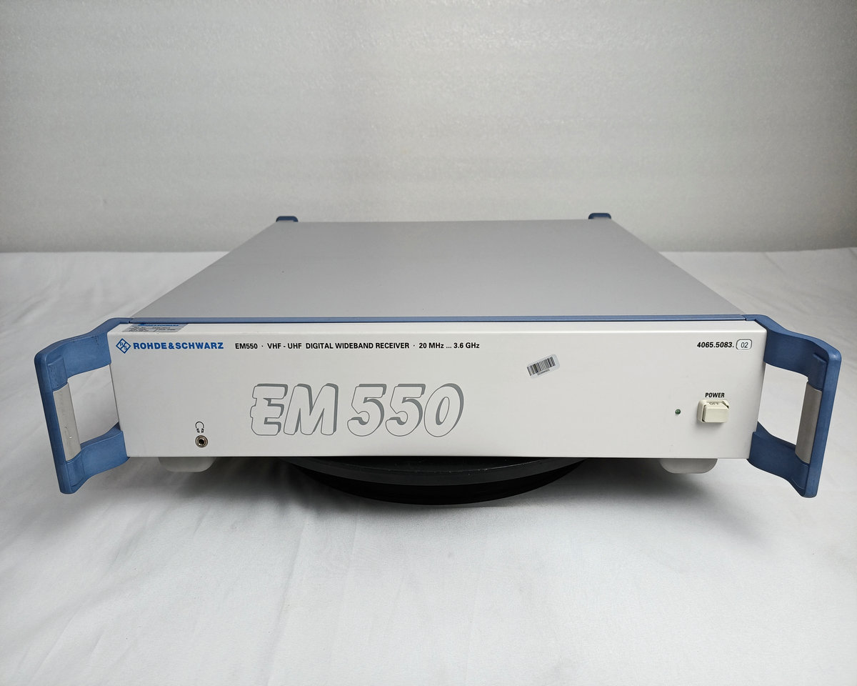 �N�ۣ����U���S��|�_���cʩ�ߴ� EM550 VHF/UHF ��(sh��)�֌������ՙC(j��)/R&S�s�ԈD