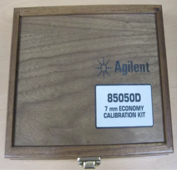 �ǵ¿Ƽ� 85050D ��(j��ng)��(j��)�͙C(j��)еУ��(zh��n)�׼�/Keysight�s�ԈD