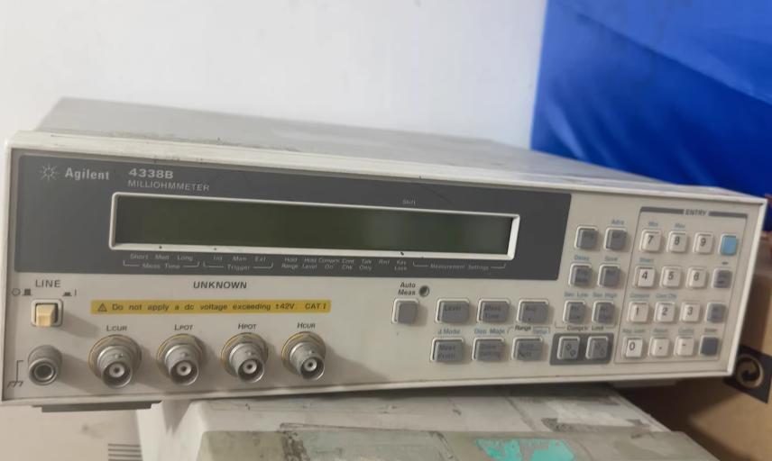 ���݂� 4338B ���W����Ӌ/Agilent�s�ԈD