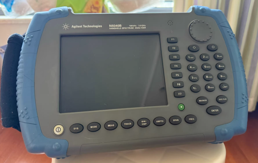 �ǵ� N9330B �ֳ�ʽ��|���쾀�yԇ�x/Keysight�s�ԈD