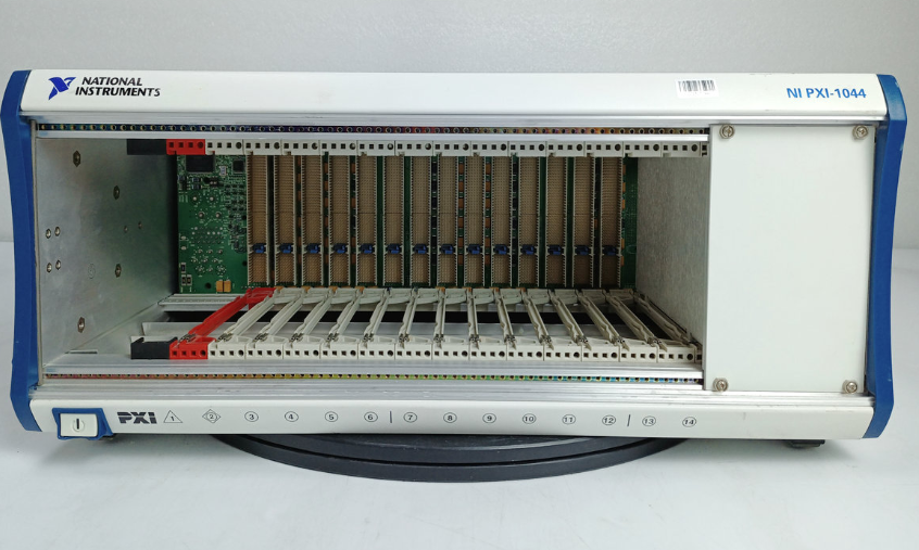 NI PXI-1044 PXI �C(j��)��/NI�s�ԈD