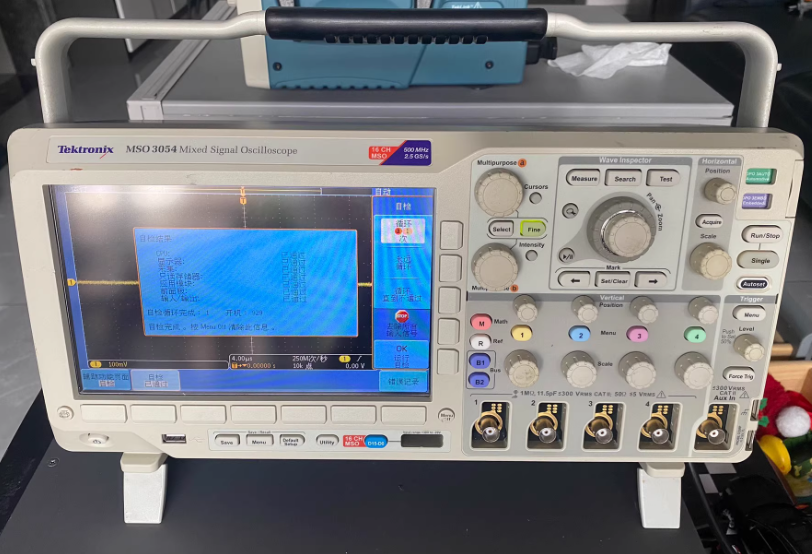 Tektronix MSO3054 �����̖ʾ����/Tektronix�s�ԈD