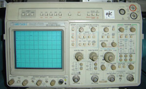 300MHz ģ�Mʾ����/Tektronix�s�ԈD